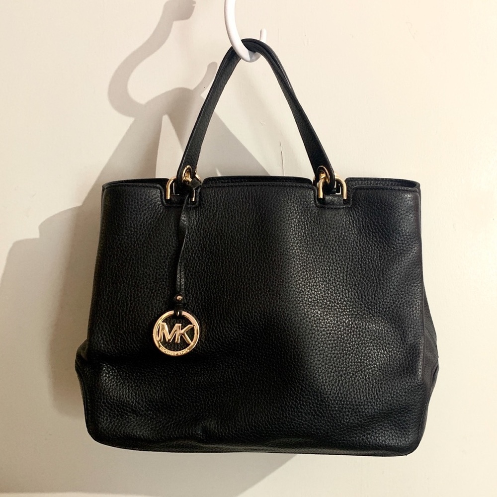 MEDIUM BLACK LEATHER MICHAEL KORS BAG